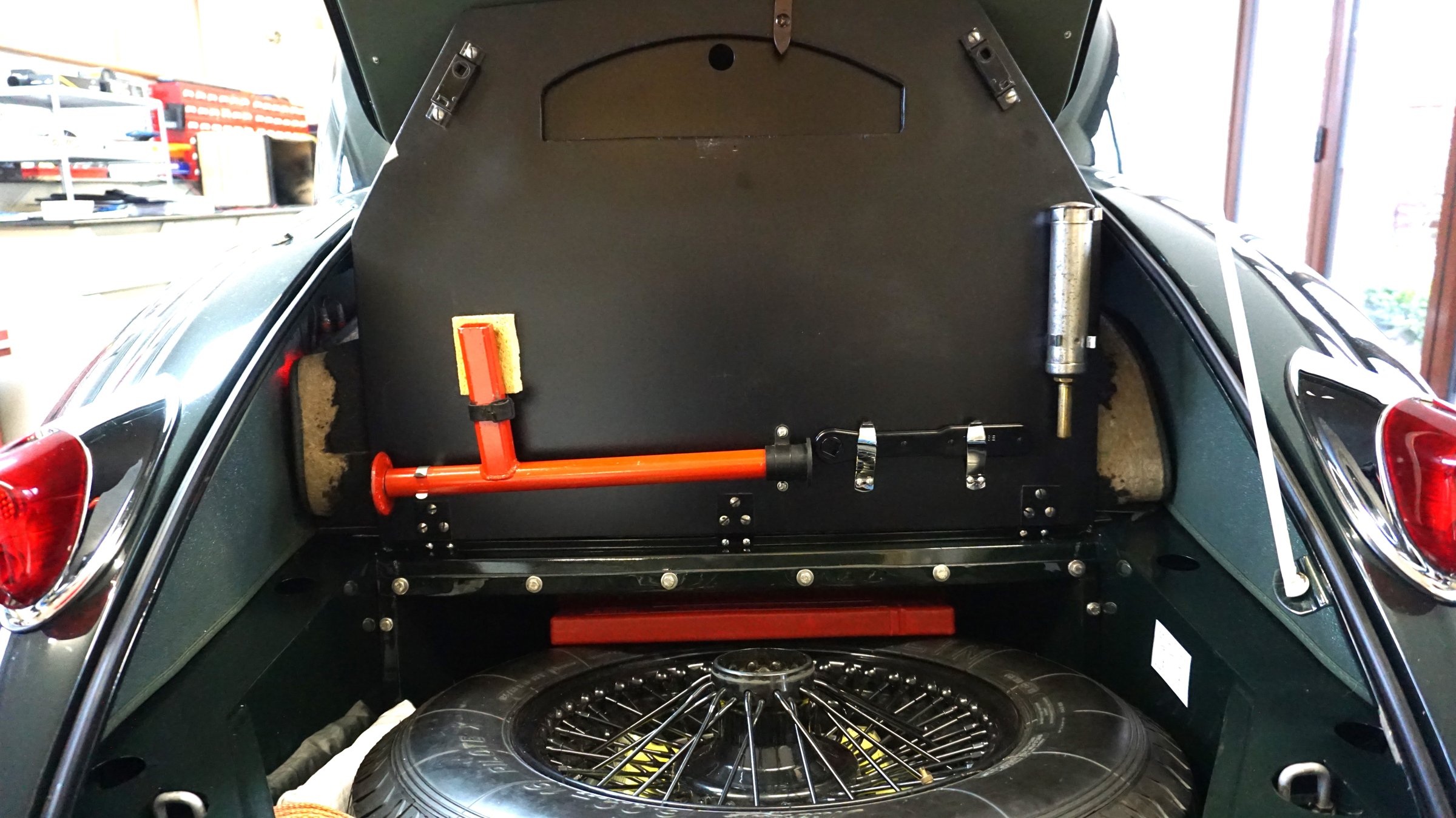 Photograph from the restoration of Jaguar XK140 WPK38